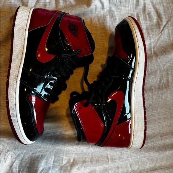 Nike Air Jordan 1 Patent Bred Retro High OG GS Black/Varsity Red-White - Picture 1 of 9